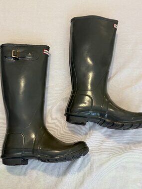 Hunter Original Tall Rain Boots Green w/ Boot Socks Women’s Size ___
